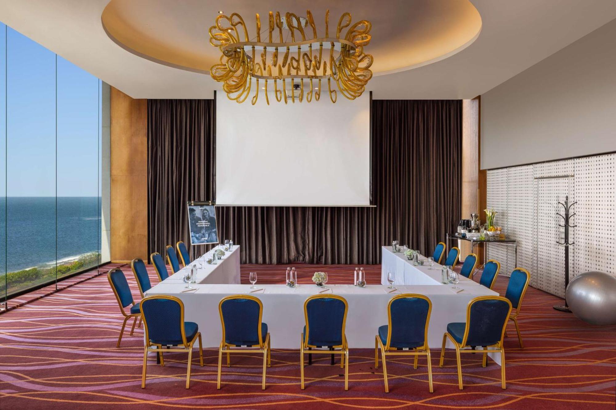 Radisson Hotel 4*